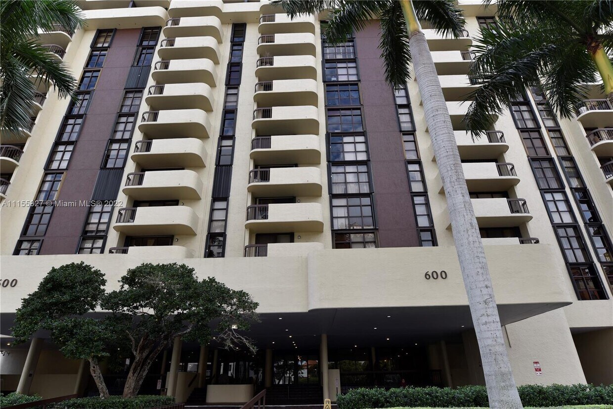 600 Biltmore Way Unit 512, Coral Gables, FL 33134 Condo for Rent in