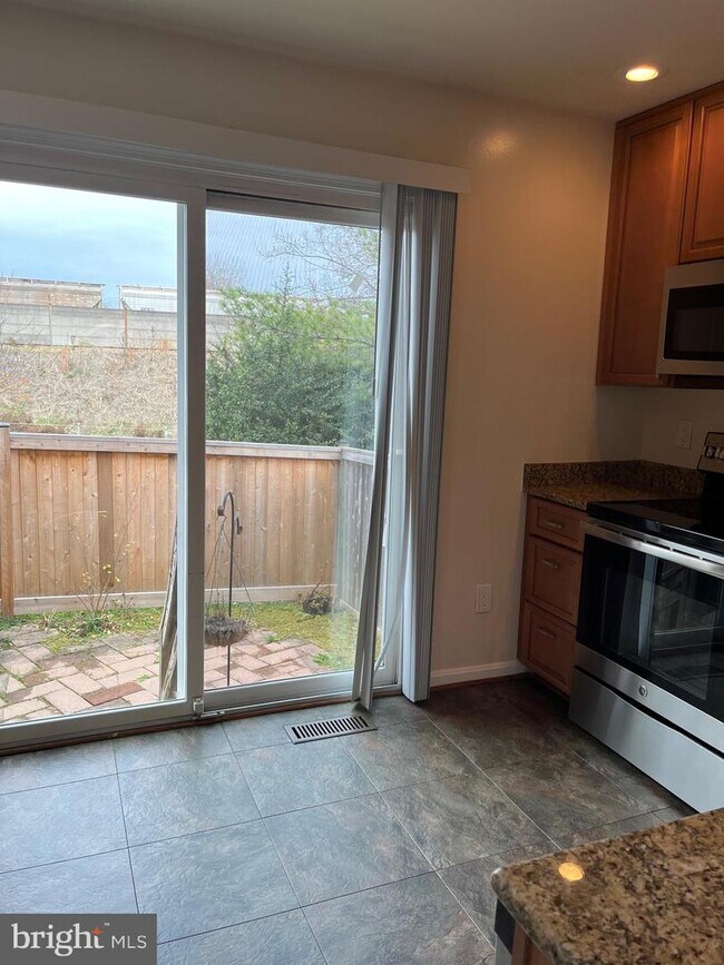 Foto del edificio - 1533 Oronoco St