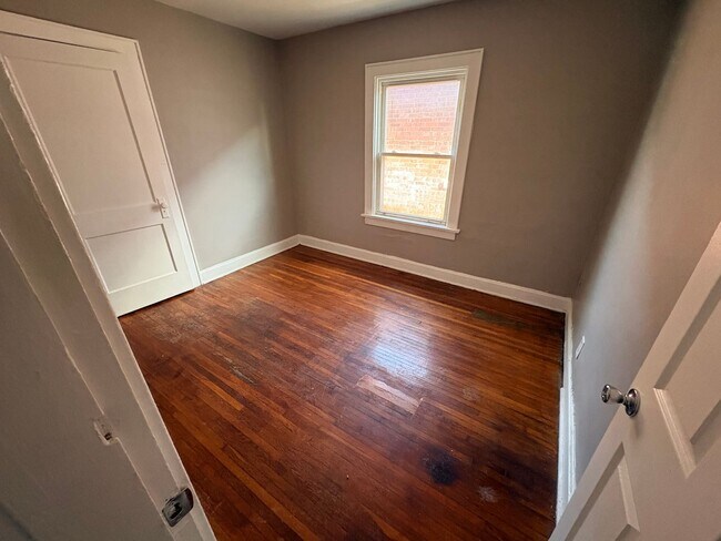 Foto del edificio - 627-629-629 E Markison Ave