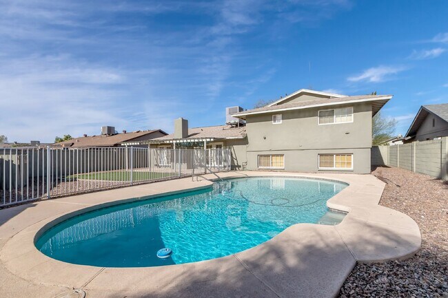 Building Photo - Pima Corridor 4 br with pool and yard care...