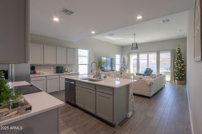 Foto del edificio - 44583 W Palo Olmo Rd