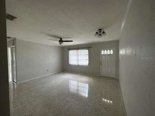 Foto del edificio - 8449 75th Ave N