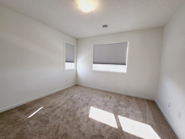 Building Photo - 1530 Tamarack Blvd NW
