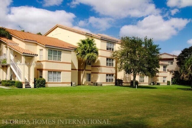 Foto del edificio - 3340 Pinewalk Dr N