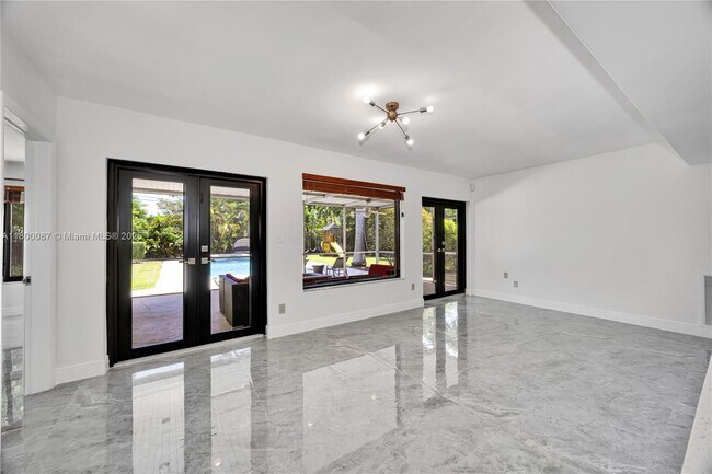 Foto del edificio - 6611 SW 63rd Ave