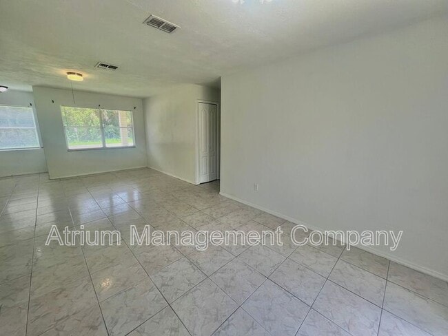 Building Photo - 1500 Coronet Dr