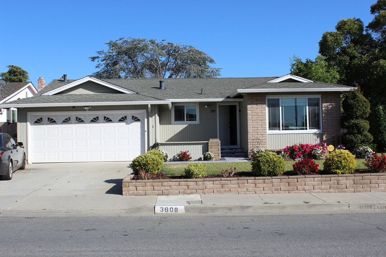 Primary Photo - 3608 Bloomsbury Way
