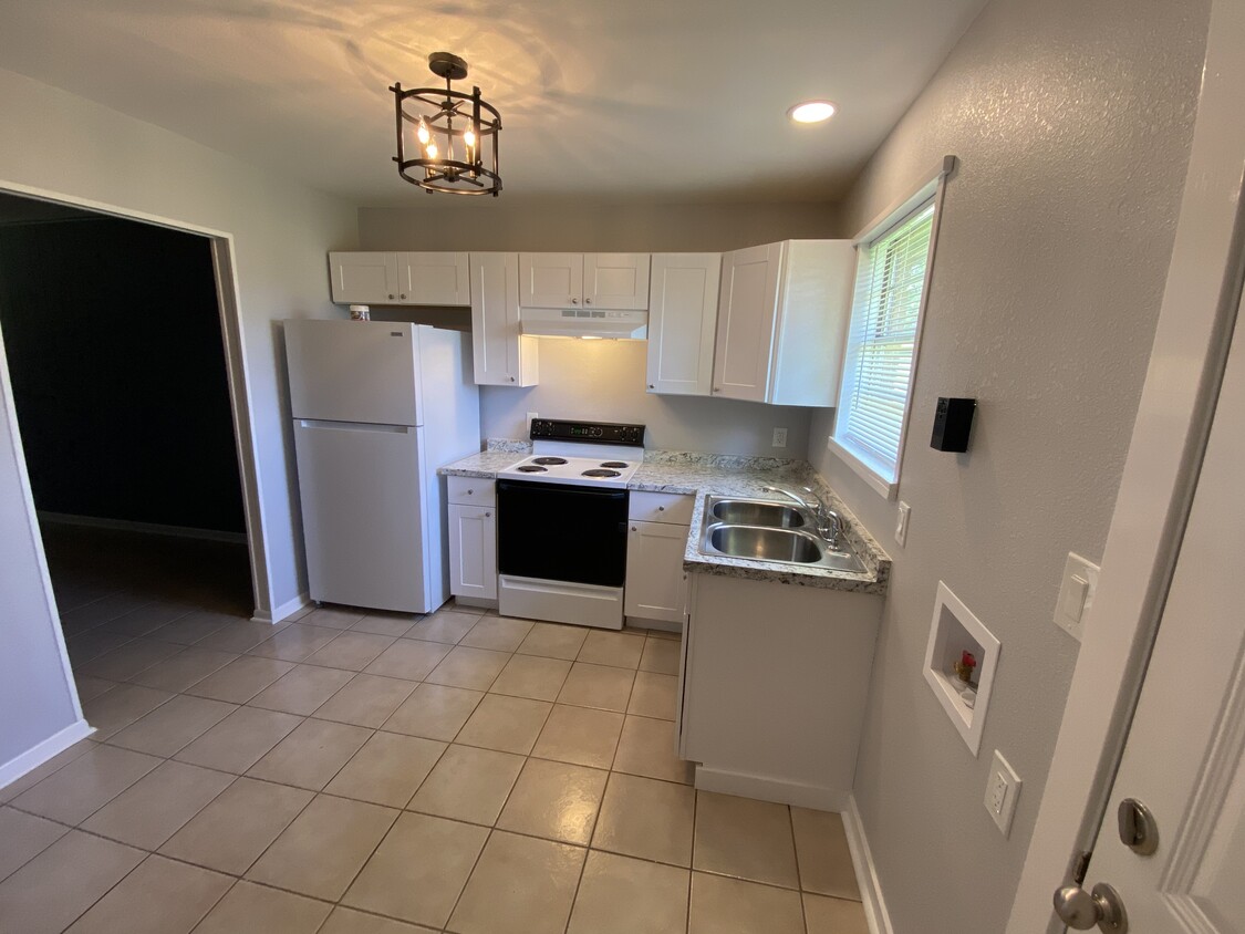 Newly remodeled kitchen - 1424 Hardy St