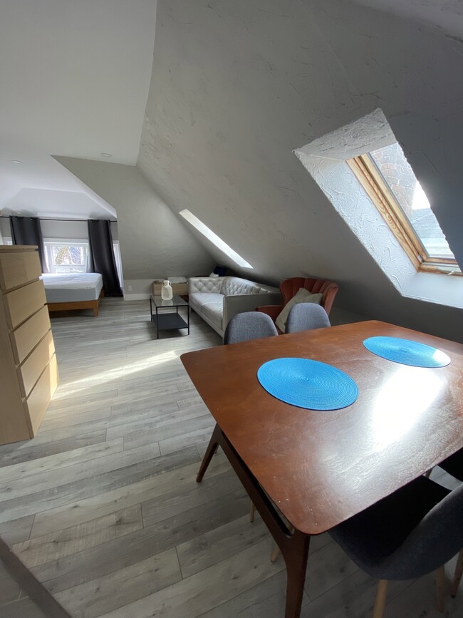 Building Photo - SOUTH-END VICTORIAN-STYLE HOUSE – LOFT STUDIO APARTMENT