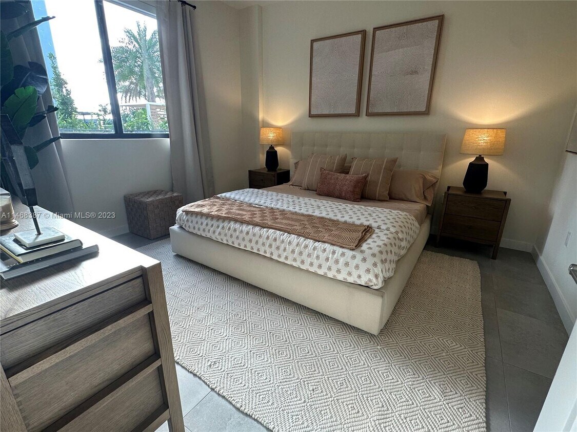 Foto principal - 16395 Biscayne Blvd