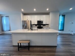 Building Photo - 4100 Bolton Ct