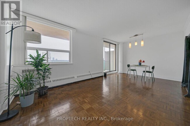 Photo du bâtiment - 5949-5949 Yonge St