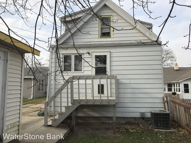 Building Photo - 2562 S 69th St