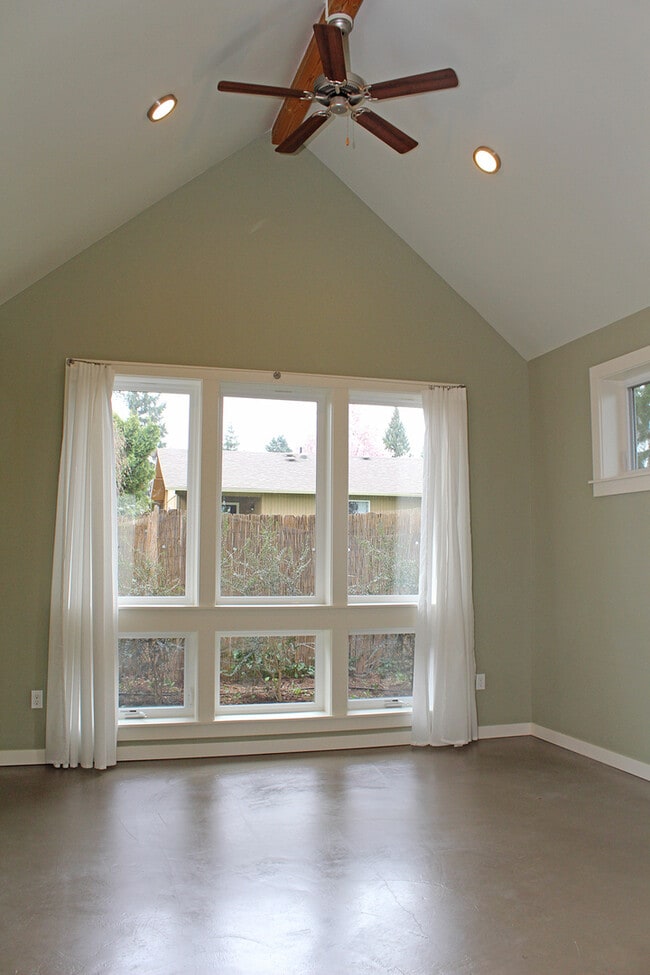Building Photo - 5054 NE Sumner St