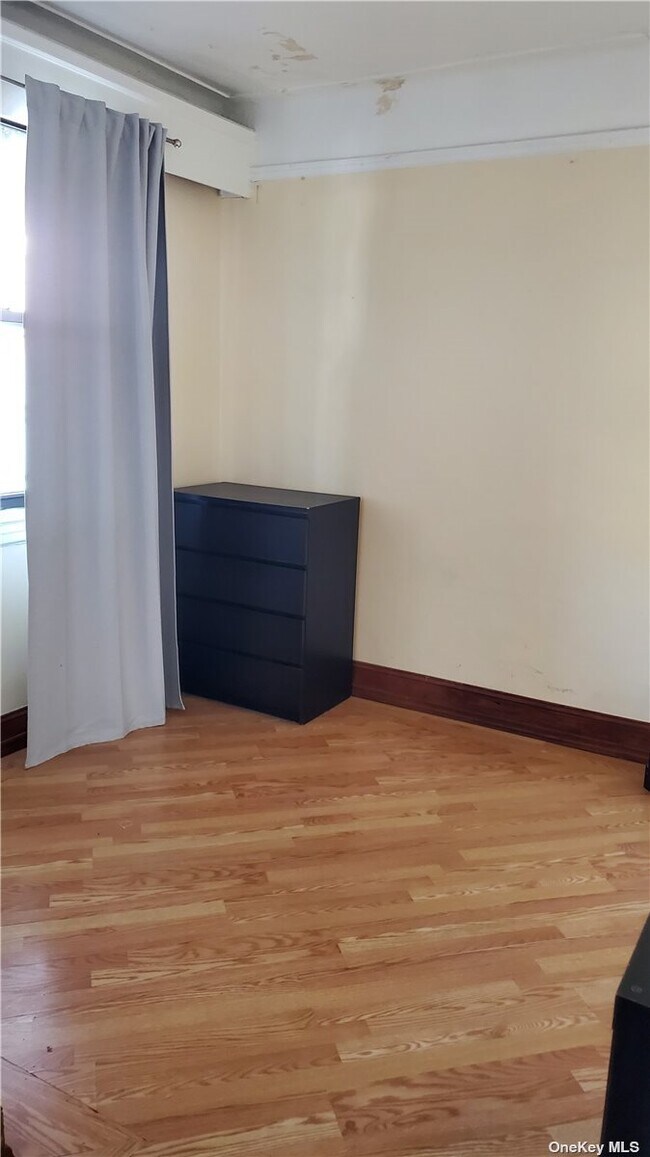 Foto del edificio - 82-77-82165 165th St