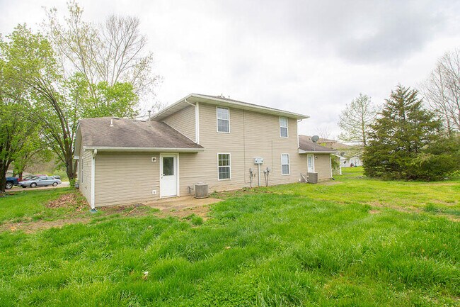 Building Photo - 645 Country Squire Ct