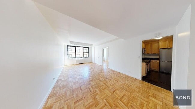 Building Photo - 333 E 49th St