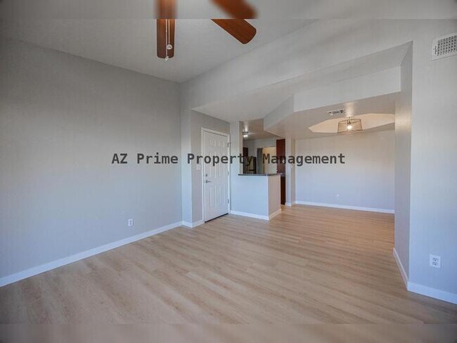 Foto del edificio - 1880 E Morten Ave