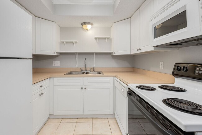 Building Photo - 6561 Mission Ct