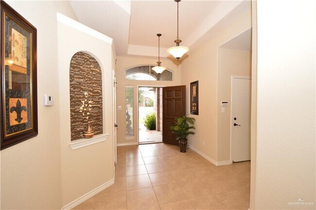 Building Photo - 4201 Santa Veronica St