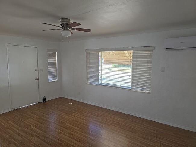 Foto del edificio - 2 bedroom for rent near Kenwood/St. Pete!