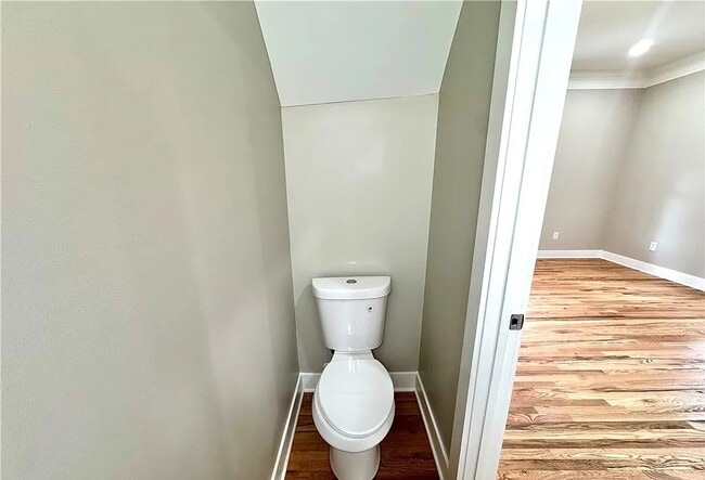 Building Photo - 1130 W High St