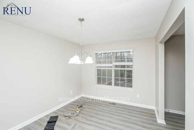 Foto del edificio - Now available 4 bedrooms 3 baths