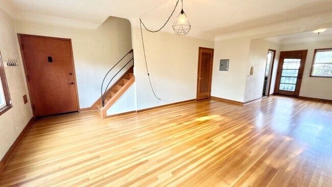 Foto del edificio - Modern Comfort in the Heart of Hosford Abernethy!