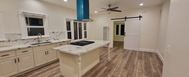 Foto del edificio - 740 Lime Ave