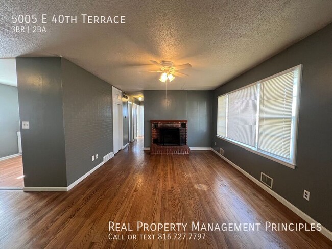 Building Photo - Recently Refreshed 3 Bedroom 2 Bath, Pet F...