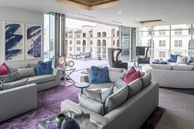 Foto del edificio - The world is yours in this Dallas Studio!