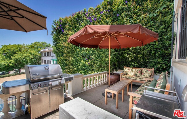 Building Photo - 254 S Vendome St