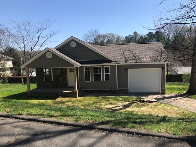 Building Photo - 708 Delta St