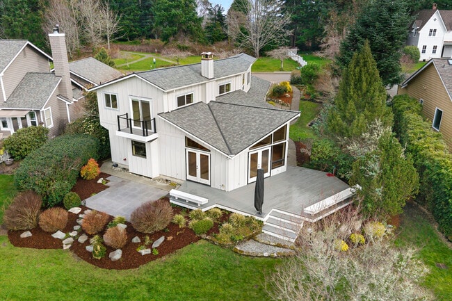 Building Photo - 1123 Cherry Ave NE