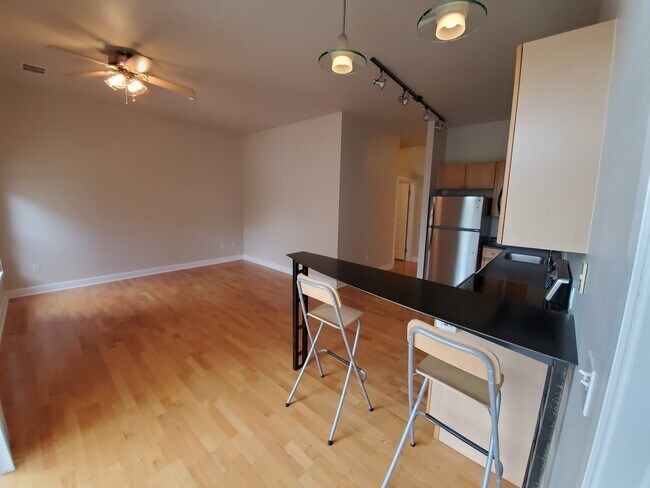 Sala de estar - 5677 E Park Pl Ave