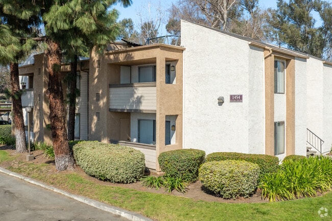 Apartamentos en Upland Village Green - Upland Village Green