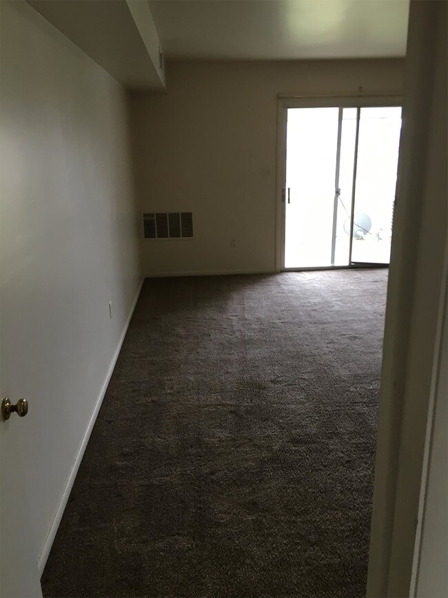 Building Photo - 6500 Carefree Ln