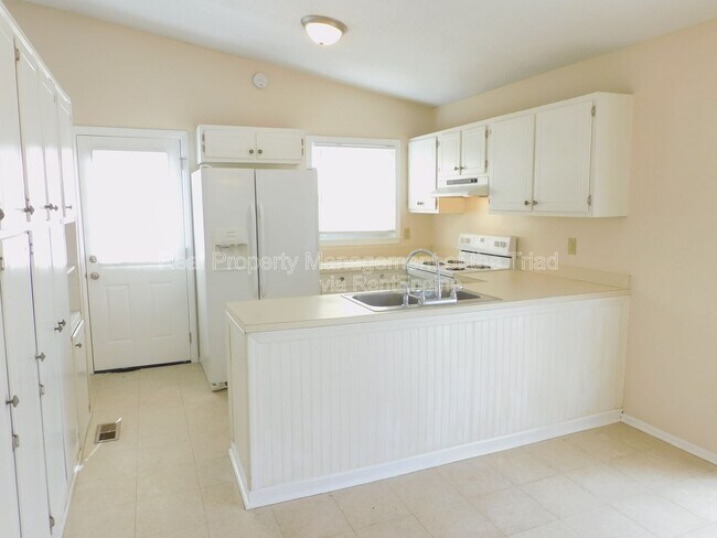 Building Photo - 905 Tipperary Dr