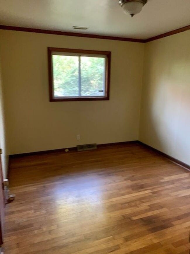 Building Photo - Adorable Washington Park Cottage!