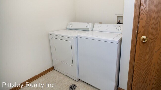 Foto del edificio - 4 br, 2.5 bath Apartment - 833 Fotis Drive