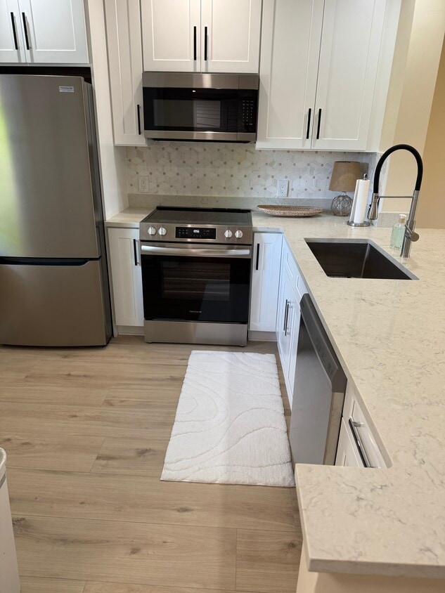 Kitchen - 126 S Cypress Rd