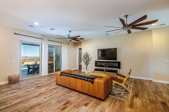 Foto del edificio - 1325 McCulloch Blvd S