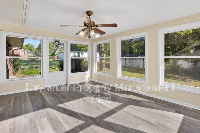 Foto del edificio - 402 Rand Blvd