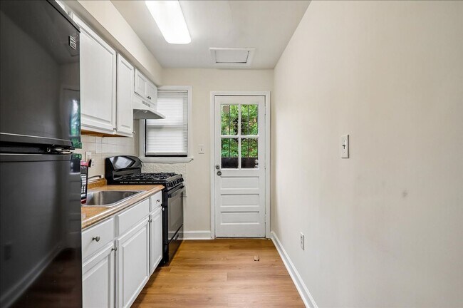 Building Photo - Lovely 3-Bedroom 1 bath End Unit townhome in Deanwood