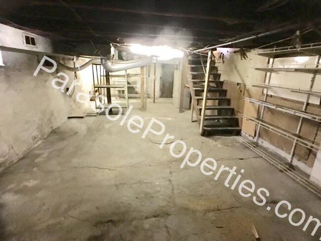 Building Photo - 829 Woodlawn St