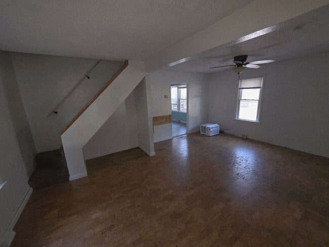 Building Photo - 3 Bedroom Single-Family Home