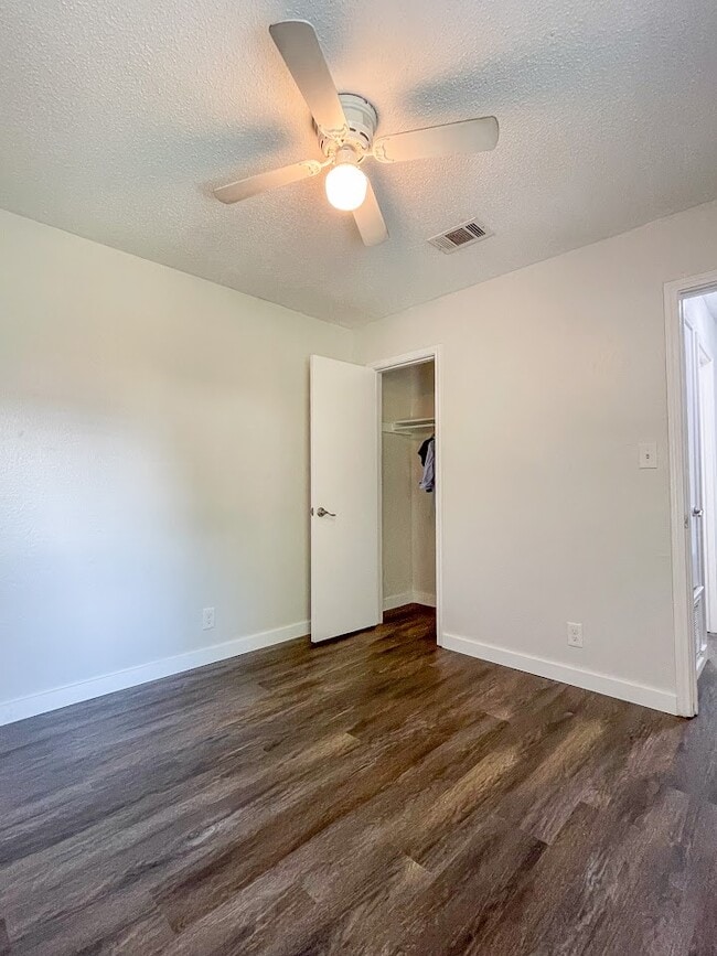 2nd bedroom - 5405 Spring Meadow Rd
