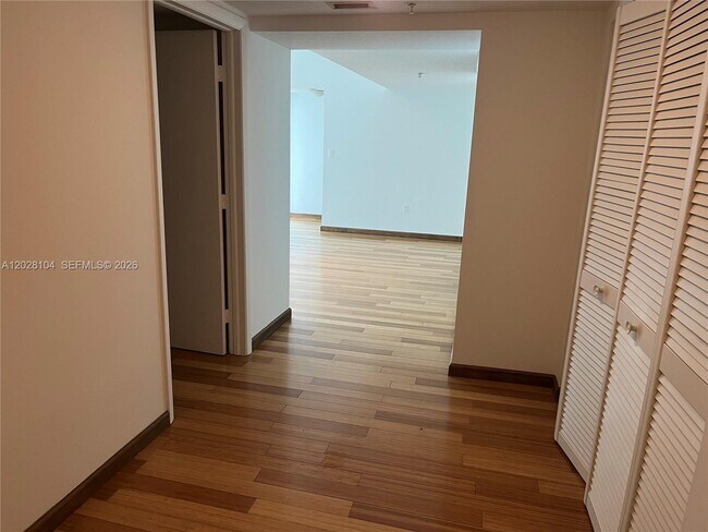 Foto del edificio - 1800 N Bayshore Dr