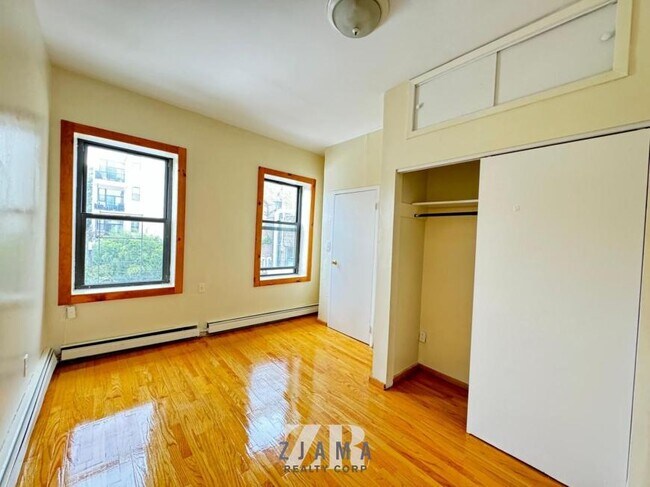 Foto del edificio - 2 bedroom in Brooklyn NY 11215
