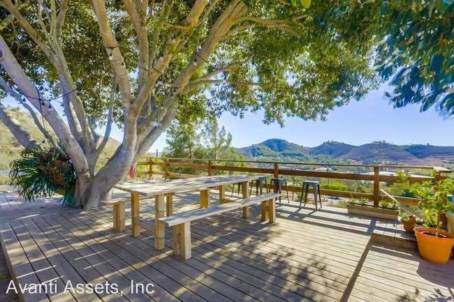 Building Photo - 4 br, 3 bath House - 3235 Solar Lane